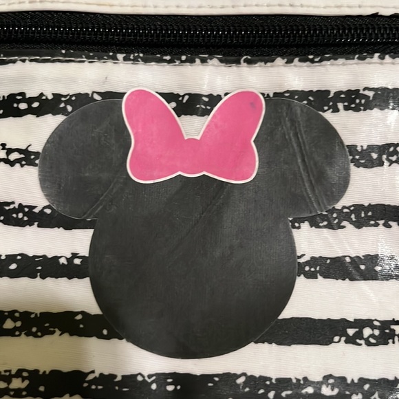 SCOUT Minnie Mouse Crossbody Bag - Picture 3 of 11